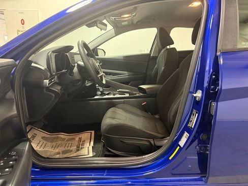 Used 2021 Hyundai Elantra SE image 9