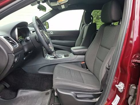 Used 2018 Jeep Grand Cherokee Laredo AWD/4WD image 14