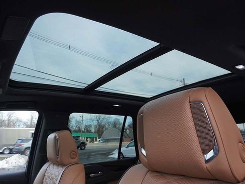 Used 2022 Cadillac Escalade Premium Luxury image 27