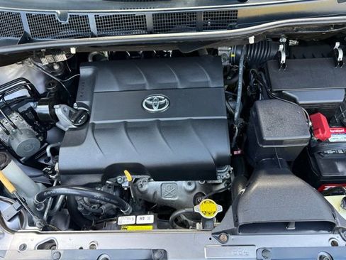 Used 2015 Toyota Sienna SE w/ SE Preferred Package image 34