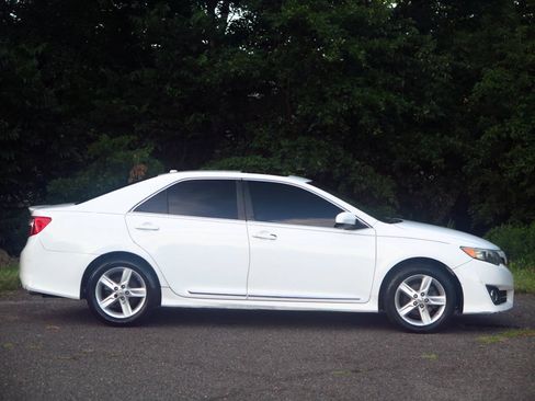 Used 2013 Toyota Camry SE FWD image 5