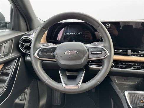 Used 2025 Chevrolet Equinox ACTIV image 12