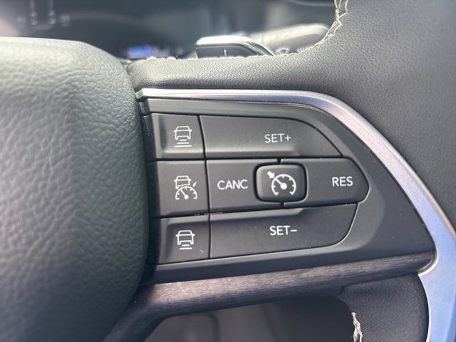 Used 2025 Jeep Grand Cherokee L Limited w/ Luxury Tech Group II AWD/4WD image 38