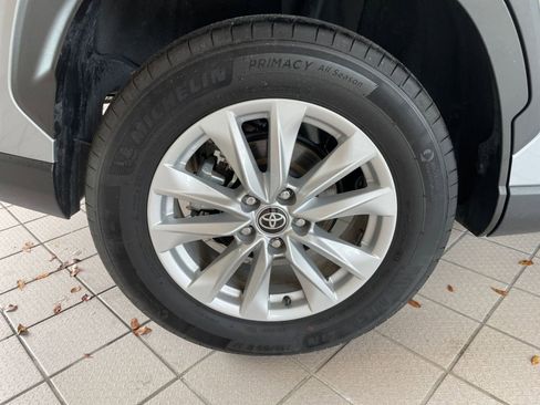 Used 2025 Toyota Corolla Cross LE image 28