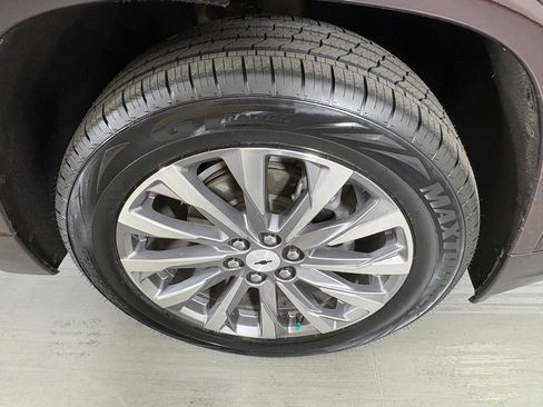 Used 2023 Chevrolet Traverse Premier FWD image 10