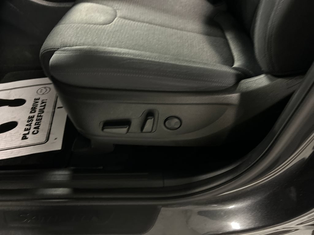 Used 2023 Hyundai Santa Fe SEL FWD image 11