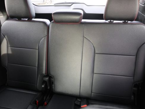 Used 2025 Chevrolet Traverse RS image 17