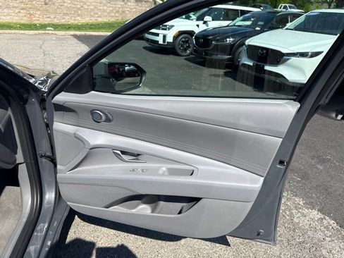 Used 2025 Hyundai Elantra SE FWD image 27