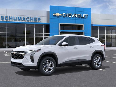 Used 2025 Chevrolet Trax LS w/ LS Convenience Package FWD image 2
