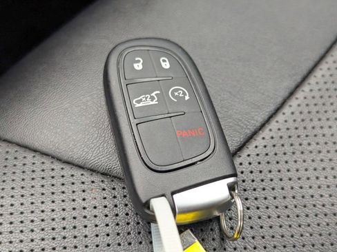 Used 2022 Jeep Cherokee Latitude Lux w/ Sun & Sound Group image 31