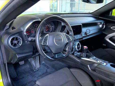Used 2021 Chevrolet Camaro LT w/ Technology Package image 17