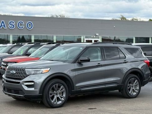 Used 2023 Ford Explorer XLT w/ Equipment Group 202A AWD/4WD image 35