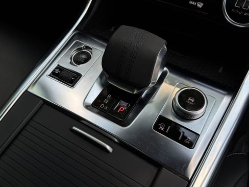 Used 2021 Jaguar XF R-Dynamic SE image 32