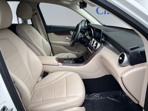 Used 2022 Mercedes-Benz GLC 300 4MATIC w/ Premium Package Lite image 20