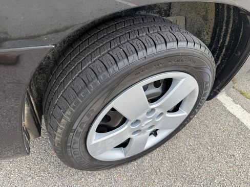 Used 2011 Chevrolet HHR LS FWD image 17