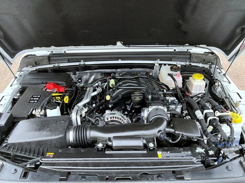 Certified 2025 Jeep Gladiator Rubicon AWD/4WD image 24