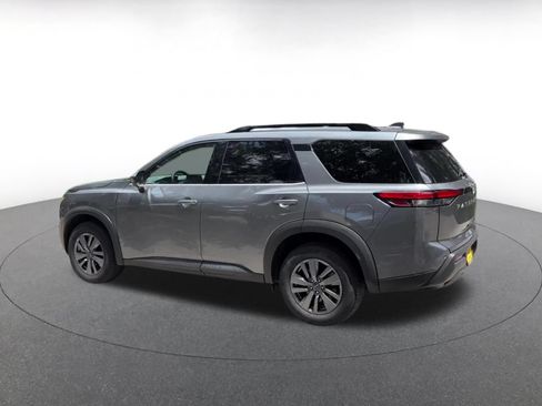 Used 2025 Nissan Pathfinder SV FWD image 9