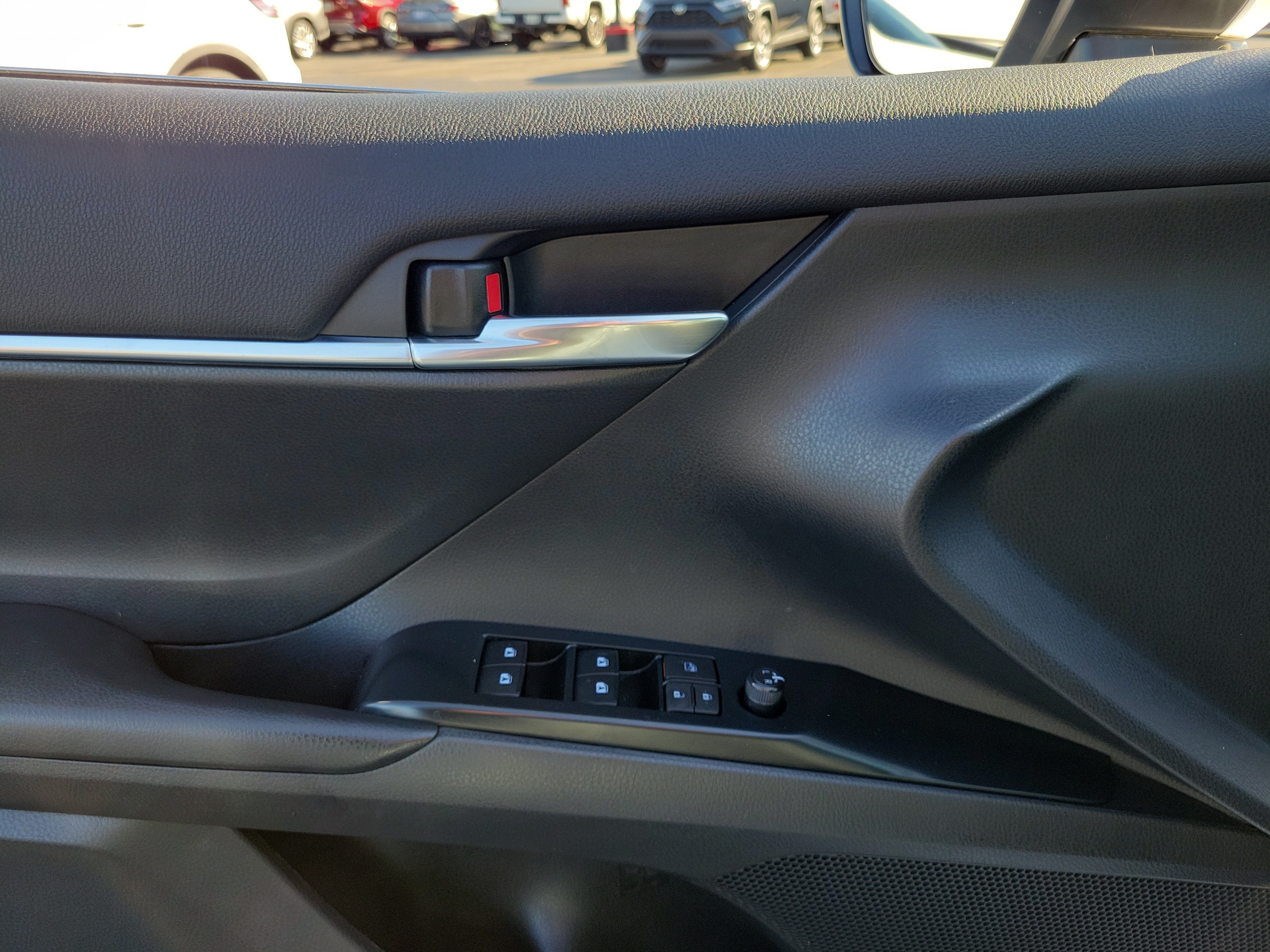 Used 2020 Toyota Camry SE w/ Convenience Package FWD image 17