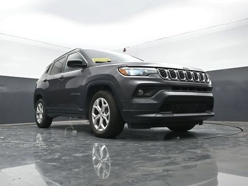 Used 2024 Jeep Compass Latitude AWD/4WD image 38