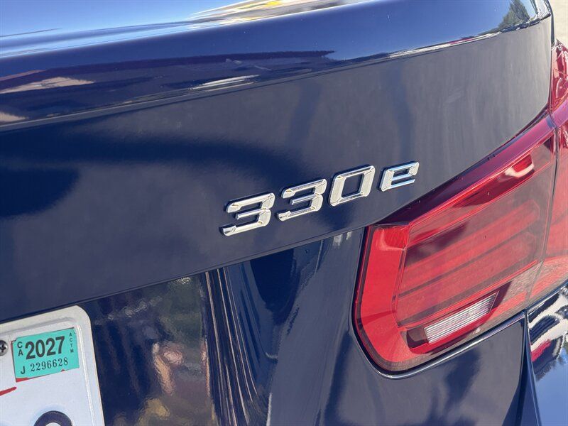 Used 2017 BMW 330e RWD image 4