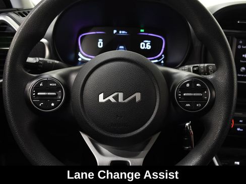 Used 2025 Kia Soul LX w/ LX Technology Package FWD image 14