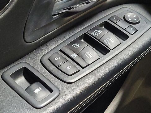 Used 2018 Dodge Grand Caravan SXT FWD image 27