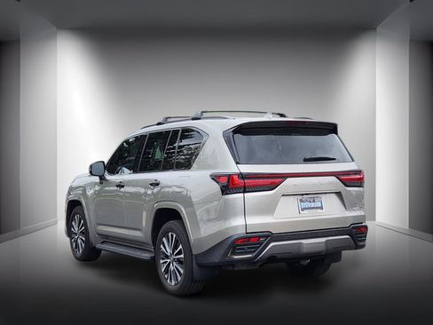 Used 2023 Lexus LX 600 4WD w/ Appearance Package image 3