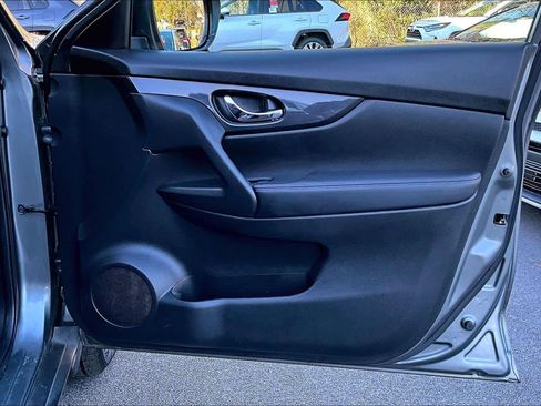 Used 2017 Nissan Rogue S image 20