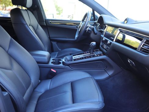 Used 2024 Porsche Macan image 16