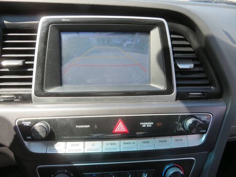 Used 2018 Hyundai Sonata SE FWD image 17