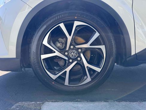 Used 2019 Toyota C-HR XLE image 40