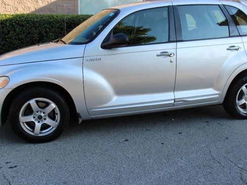 Used 2005 Chrysler PT Cruiser Touring image 1