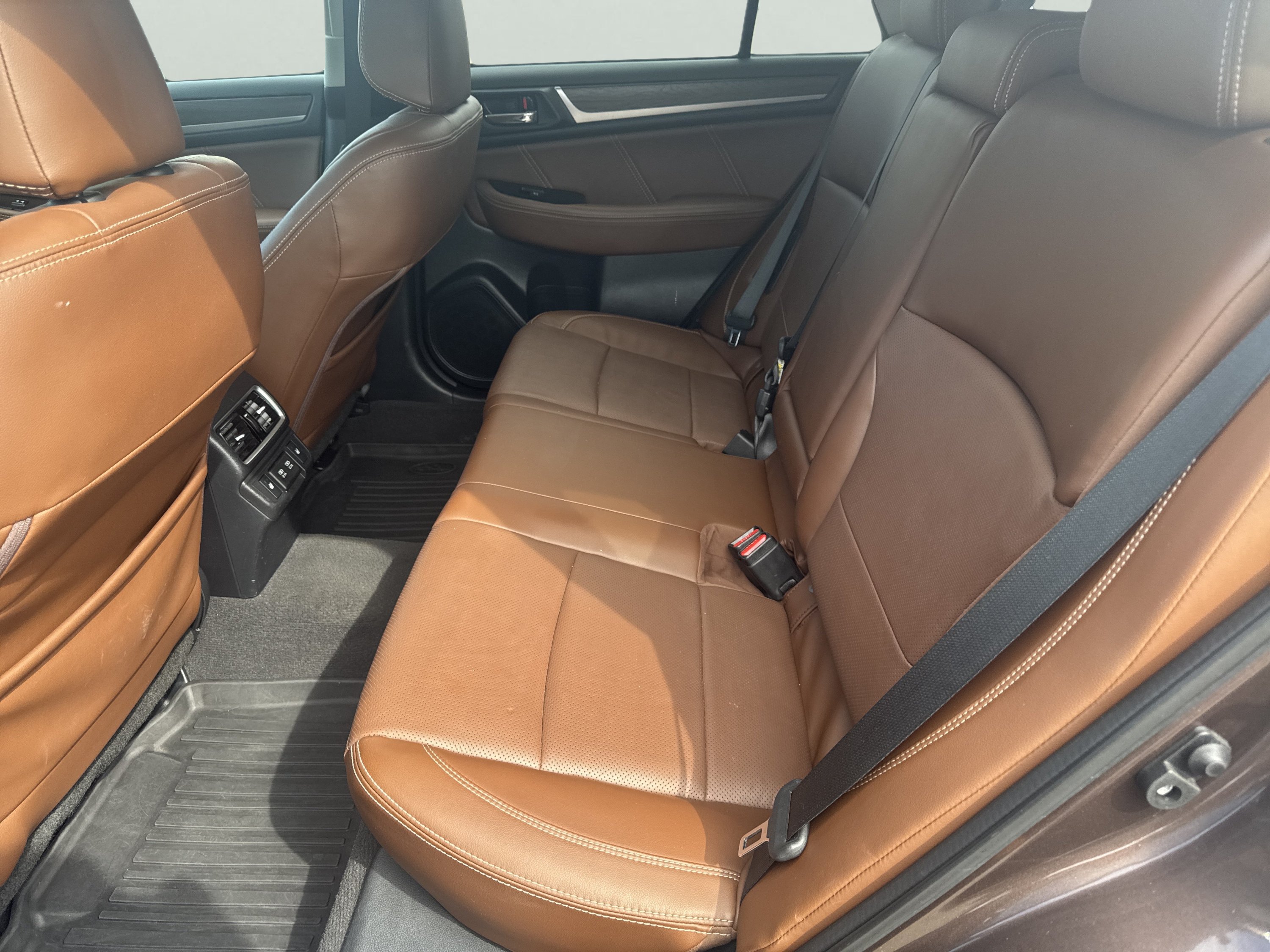 Used 2019 Subaru Outback 3.6R Touring AWD/4WD image 18