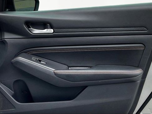 Used 2019 Nissan Altima 2.5 SR w/ SR Premium Package image 29