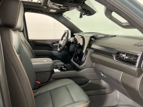 Used 2025 GMC Yukon AT4 w/ AT4 Premium Package AWD/4WD image 35