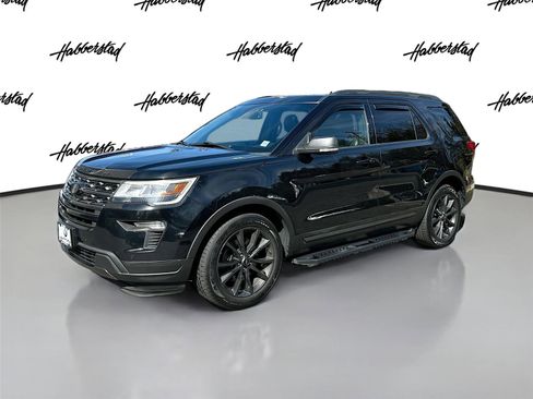 Used 2018 Ford Explorer XLT w/ Equipment Group 202A image 1