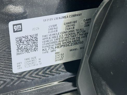 Used 2025 Chevrolet Trax LT w/ LT Convenience Package image 12