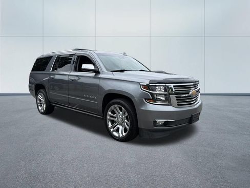 Used 2019 Chevrolet Suburban Premier w/ Premier Plus Edition AWD/4WD image 4