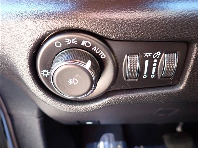 Used 2020 Chrysler Pacifica Limited w/ Advanced Safetytec Group FWD image 20