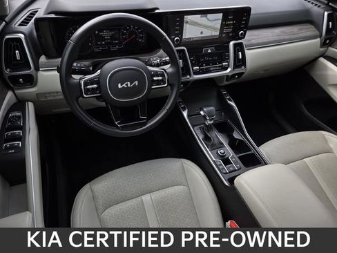 Used 2022 Kia Sorento EX w/ Panoramic Sunroof Package image 19