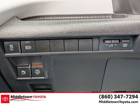 Certified 2025 Toyota Sienna LE AWD/4WD image 18
