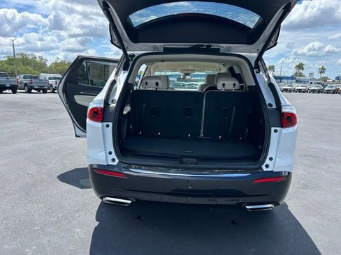 Used 2023 Buick Enclave Essence w/ Sport Touring Edition image 17