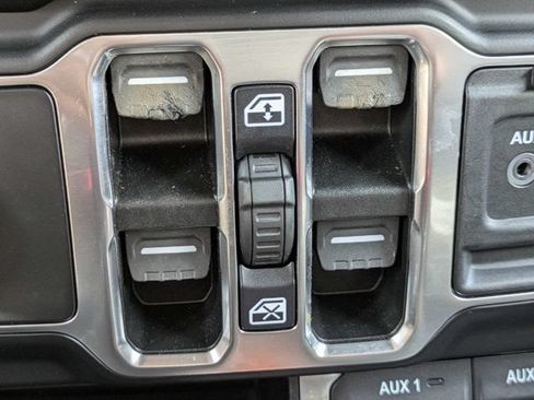 Used 2021 Jeep Wrangler Unlimited Sahara AWD/4WD image 23
