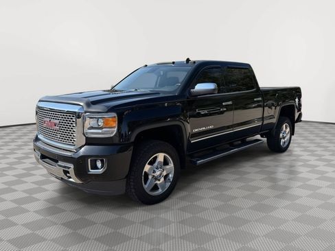 Used 2015 GMC Sierra 2500 Denali w/ Duramax Plus Package AWD/4WD image 3