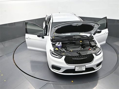 New 2026 Chrysler Pacifica Select image 26