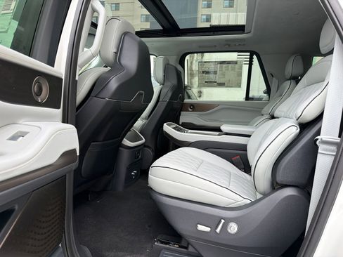 New 2026 Lincoln Navigator L Black Label AWD/4WD image 19