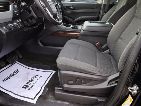 Used 2017 GMC Yukon XL SLE w/ SLE Value Package image 11