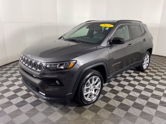 Used 2023 Jeep Compass Latitude AWD/4WD image 11