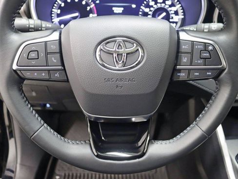 Used 2020 Toyota Highlander XLE image 15