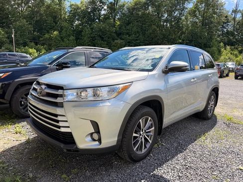 Used 2018 Toyota Highlander XLE AWD/4WD image 2